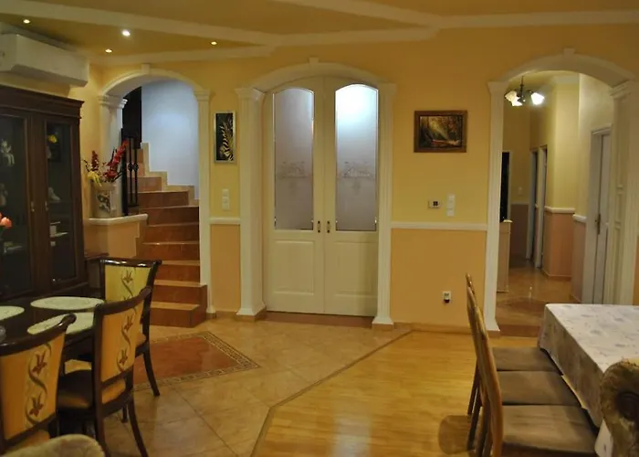 Exigens House Apartman *